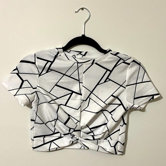 SHEIN White crop t-shirt with Black Geometric design (Youth 11-12) - Picture 1 of 4